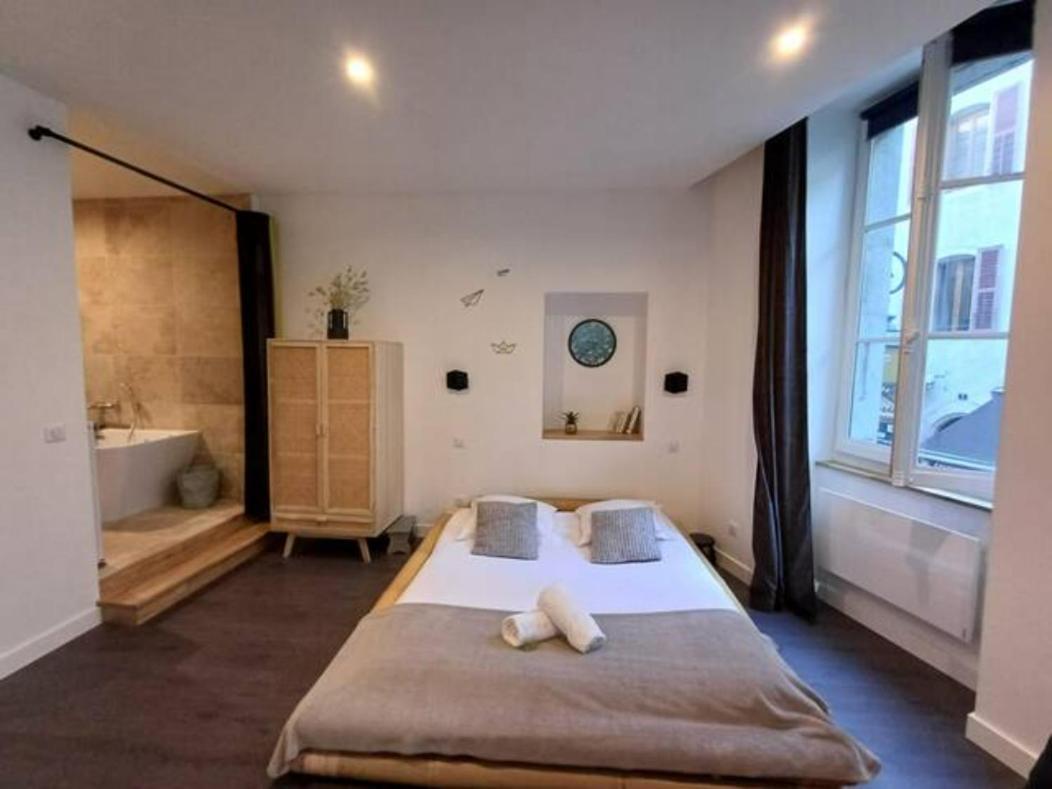 Le Sainte Claire - Majord'Home Annecy Centre Экстерьер фото